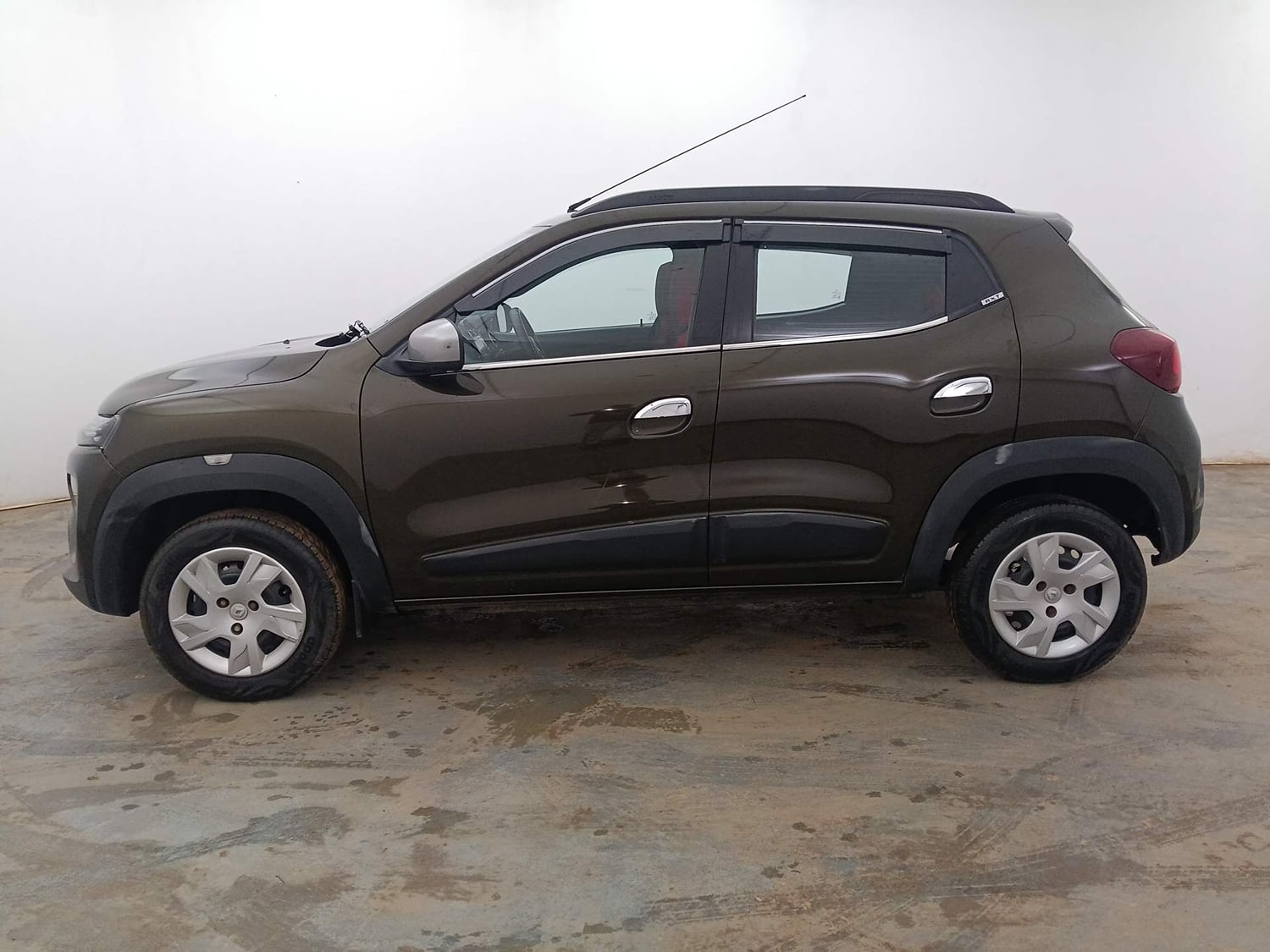 Used 2022 Renault Kwid RXT 1.0 (O) Petrol Manual exterior LEFT SIDE VIEW