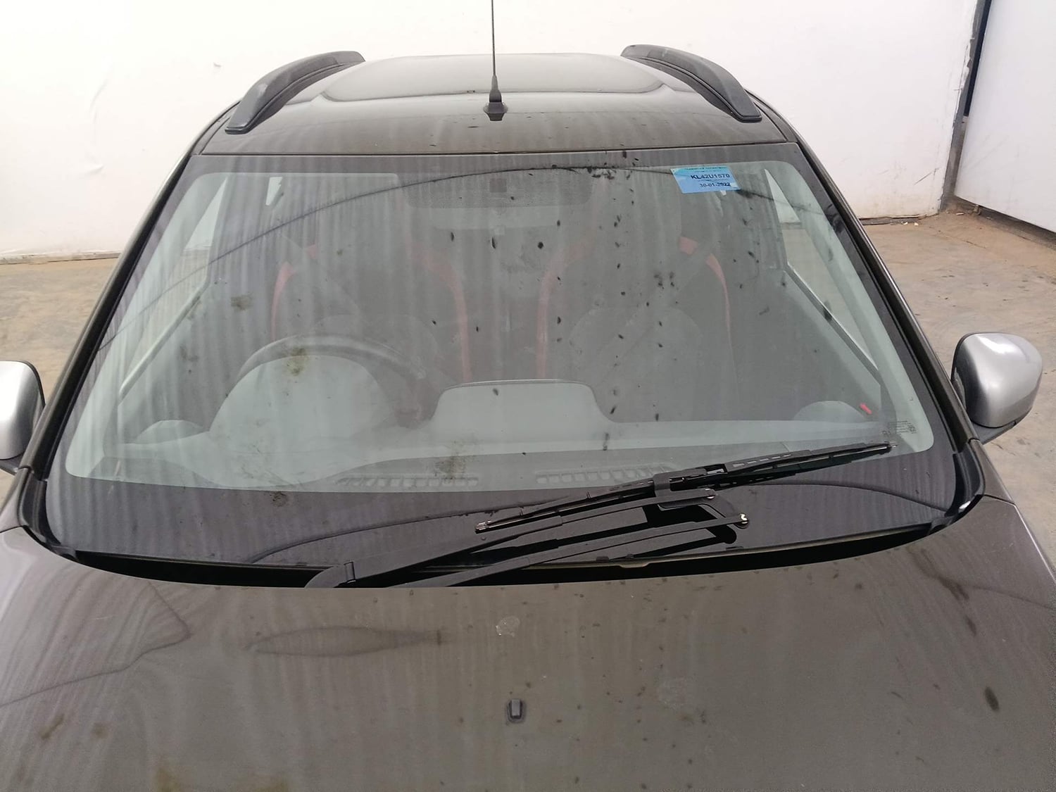 Used 2022 Renault Kwid RXT 1.0 (O) Petrol Manual exterior FRONT WINDSHIELD VIEW