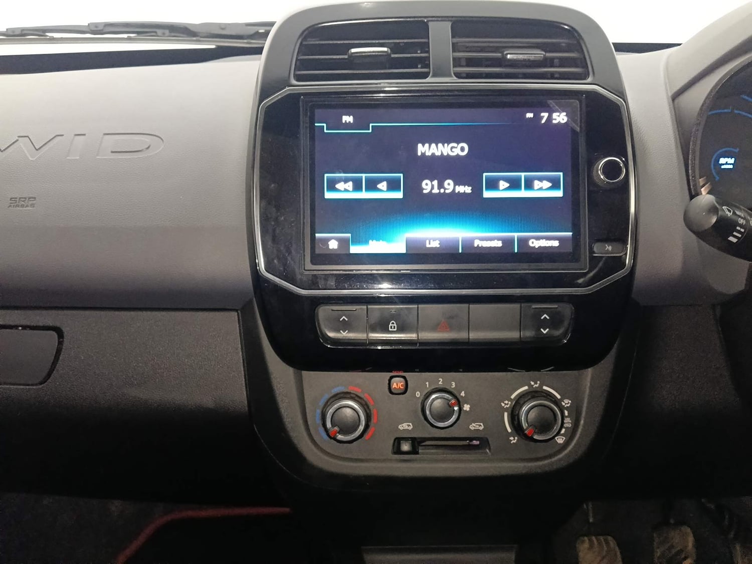 Used 2022 Renault Kwid RXT 1.0 (O) Petrol Manual interior MUSIC SYSTEM & AC CONTROL VIEW