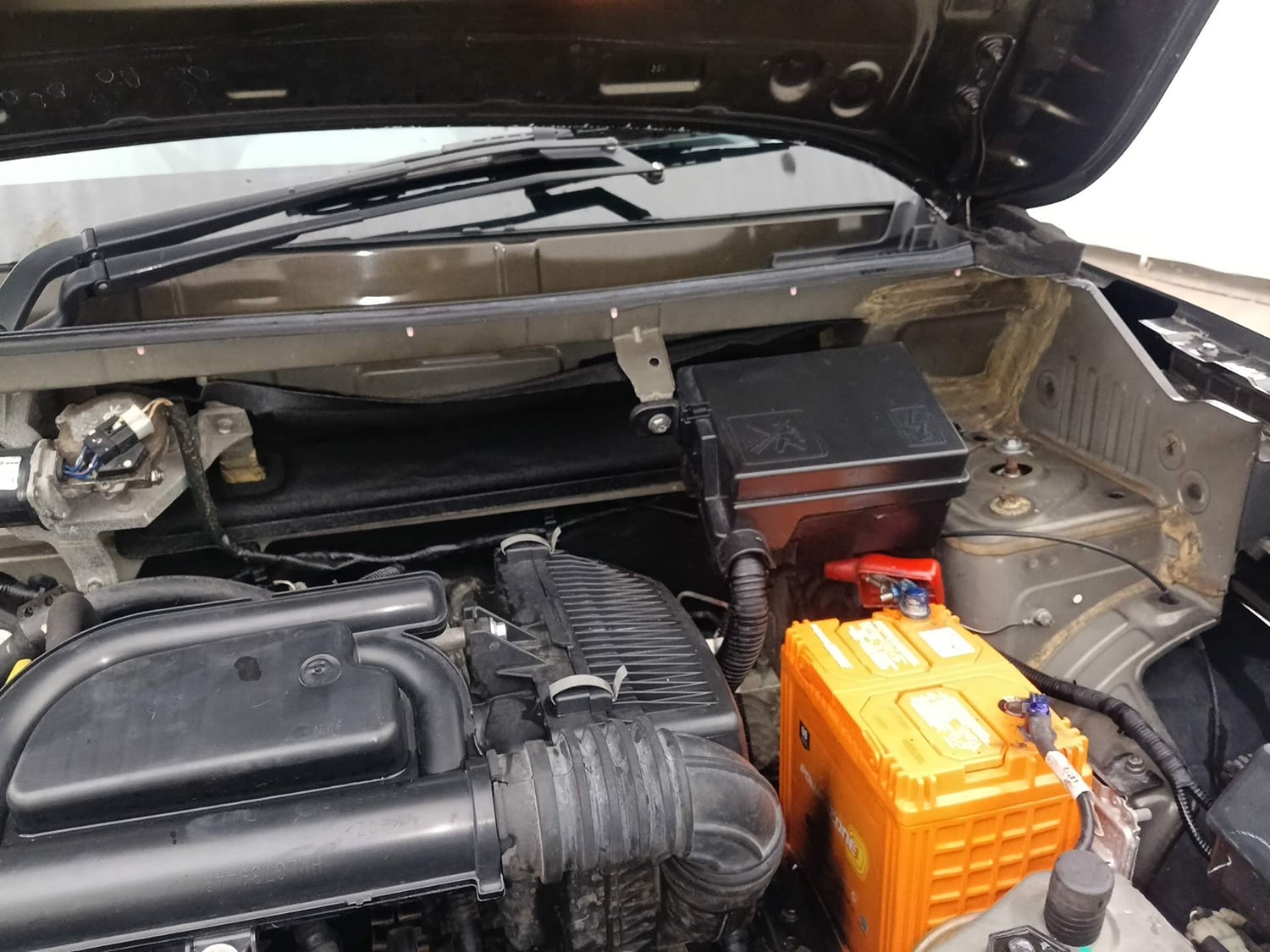 Used 2022 Renault Kwid RXT 1.0 (O) Petrol Manual engine ENGINE LEFT SIDE HINGE & APRON VIEW