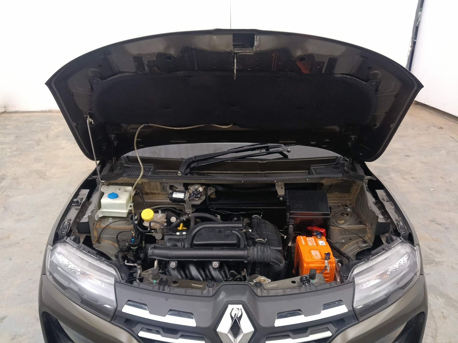 Used 2022 Renault Kwid RXT 1.0 (O) Petrol Manual engine ENGINE & BONNET OPEN FRONT VIEW