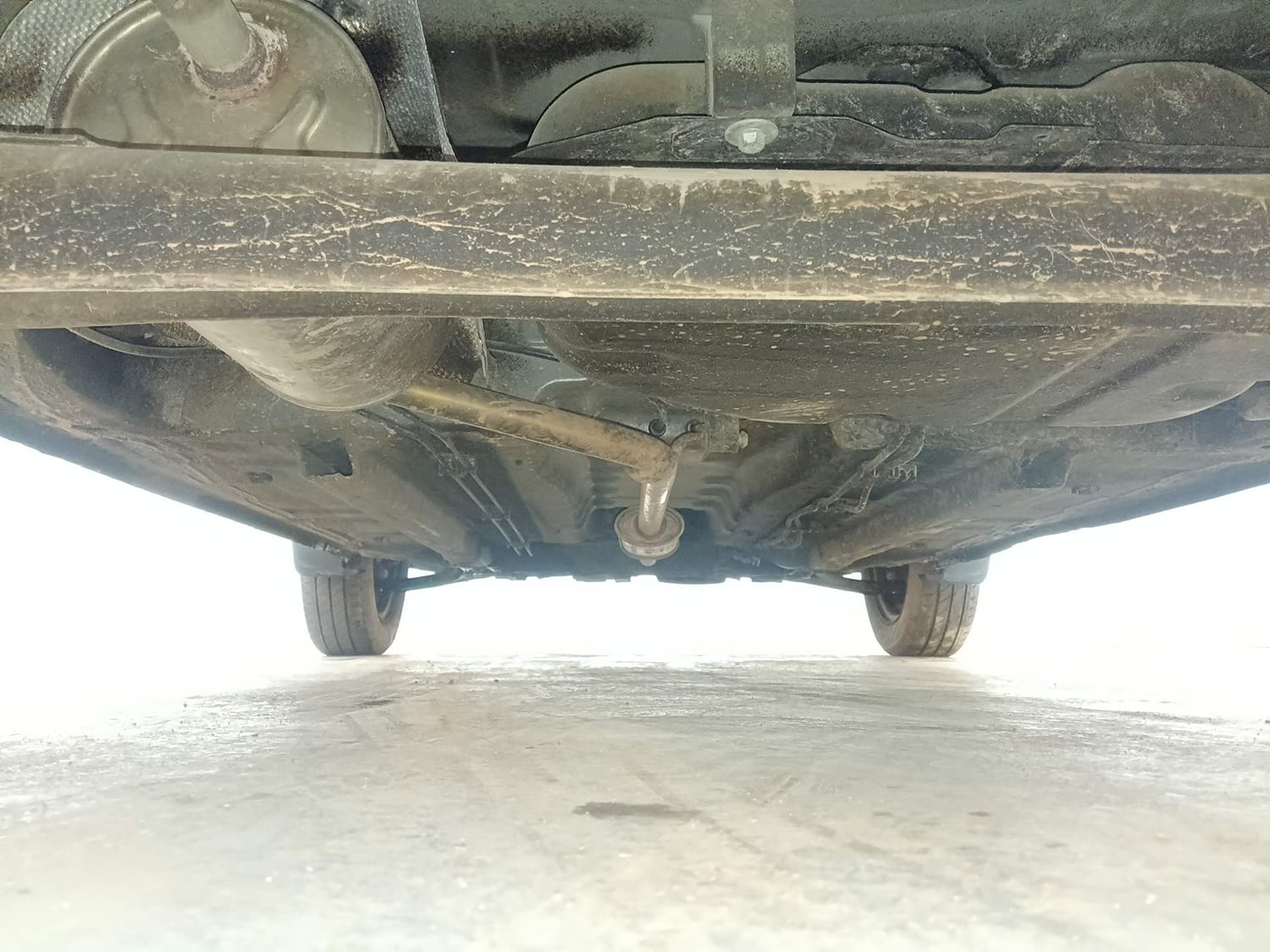 Used 2022 Renault Kwid RXT 1.0 (O) Petrol Manual extra REAR UNDERBODY VIEW (TAKEN FROM REAR)