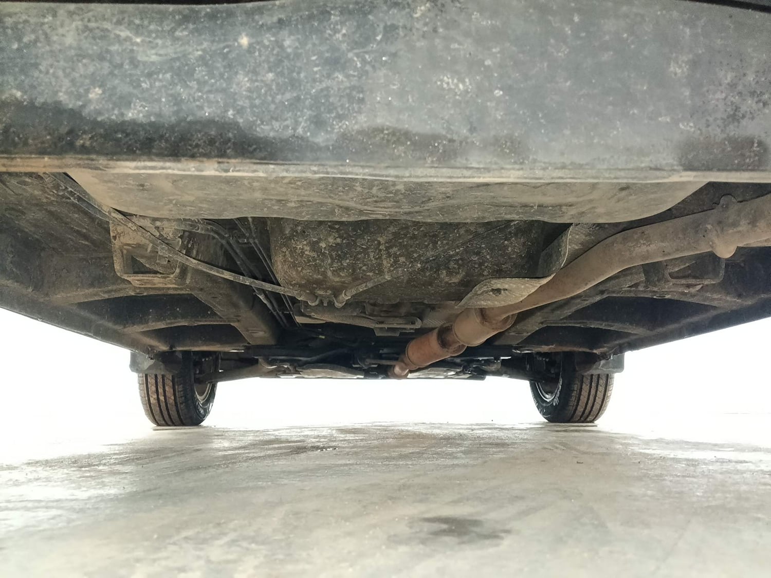 Used 2017 Mahindra KUV100 K8 6 STR Petrol Manual extra REAR UNDERBODY VIEW (TAKEN FROM REAR)