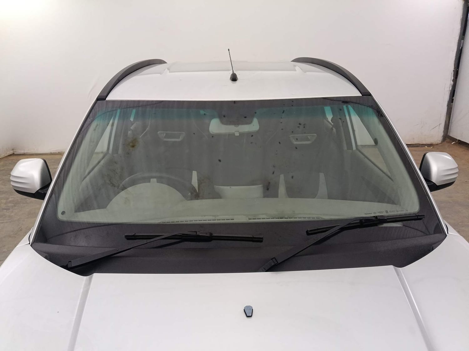 Used 2017 Mahindra KUV100 K8 6 STR Petrol Manual exterior FRONT WINDSHIELD VIEW