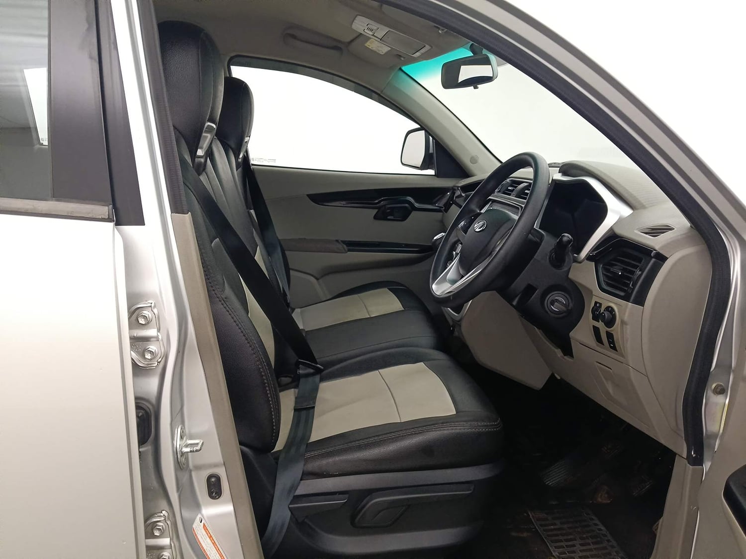 Used 2017 Mahindra KUV100 K8 6 STR Petrol Manual interior RIGHT SIDE FRONT DOOR CABIN VIEW