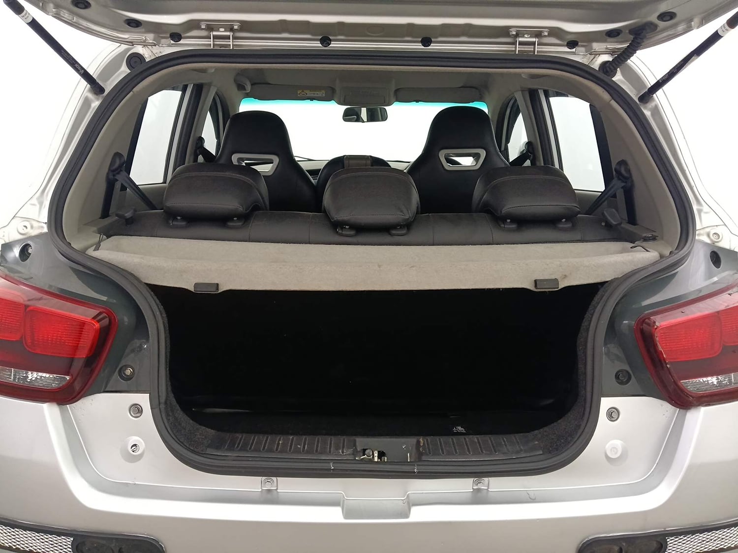 Used 2017 Mahindra KUV100 K8 6 STR Petrol Manual interior DICKY INSIDE VIEW