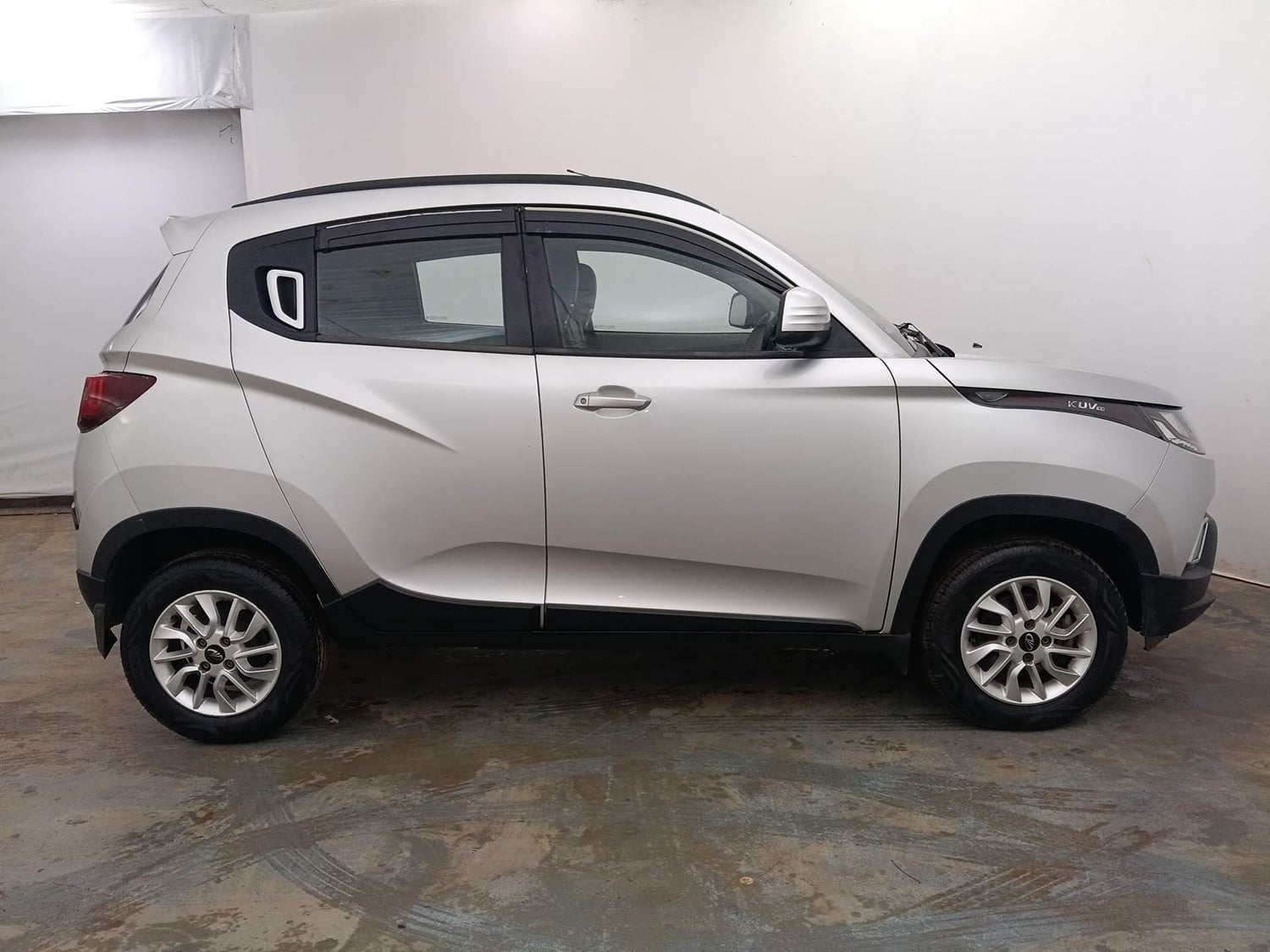 Used 2017 Mahindra KUV100 K8 6 STR Petrol Manual exterior RIGHT SIDE VIEW