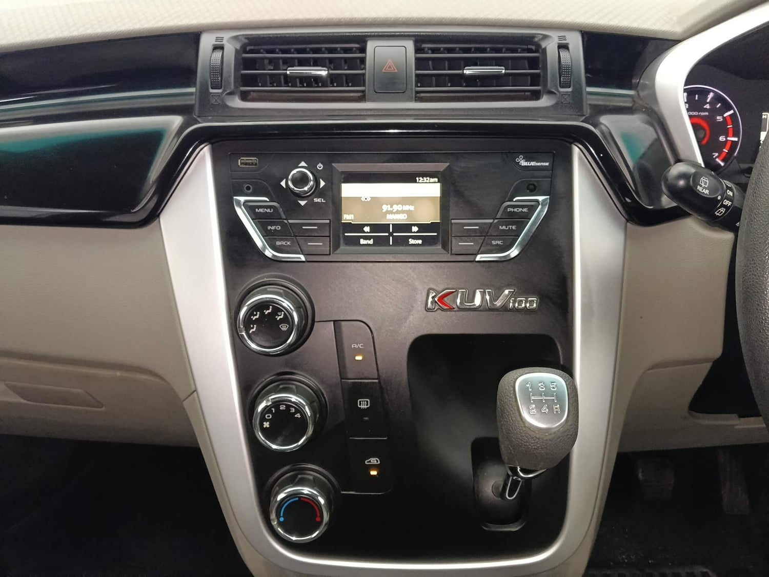 Used 2017 Mahindra KUV100 K8 6 STR Petrol Manual interior MUSIC SYSTEM & AC CONTROL VIEW