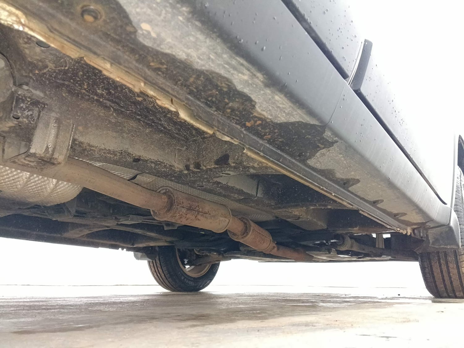 Used 2017 Mahindra KUV100 K8 6 STR Petrol Manual extra REAR RIGHT UNDERBODY VIEW