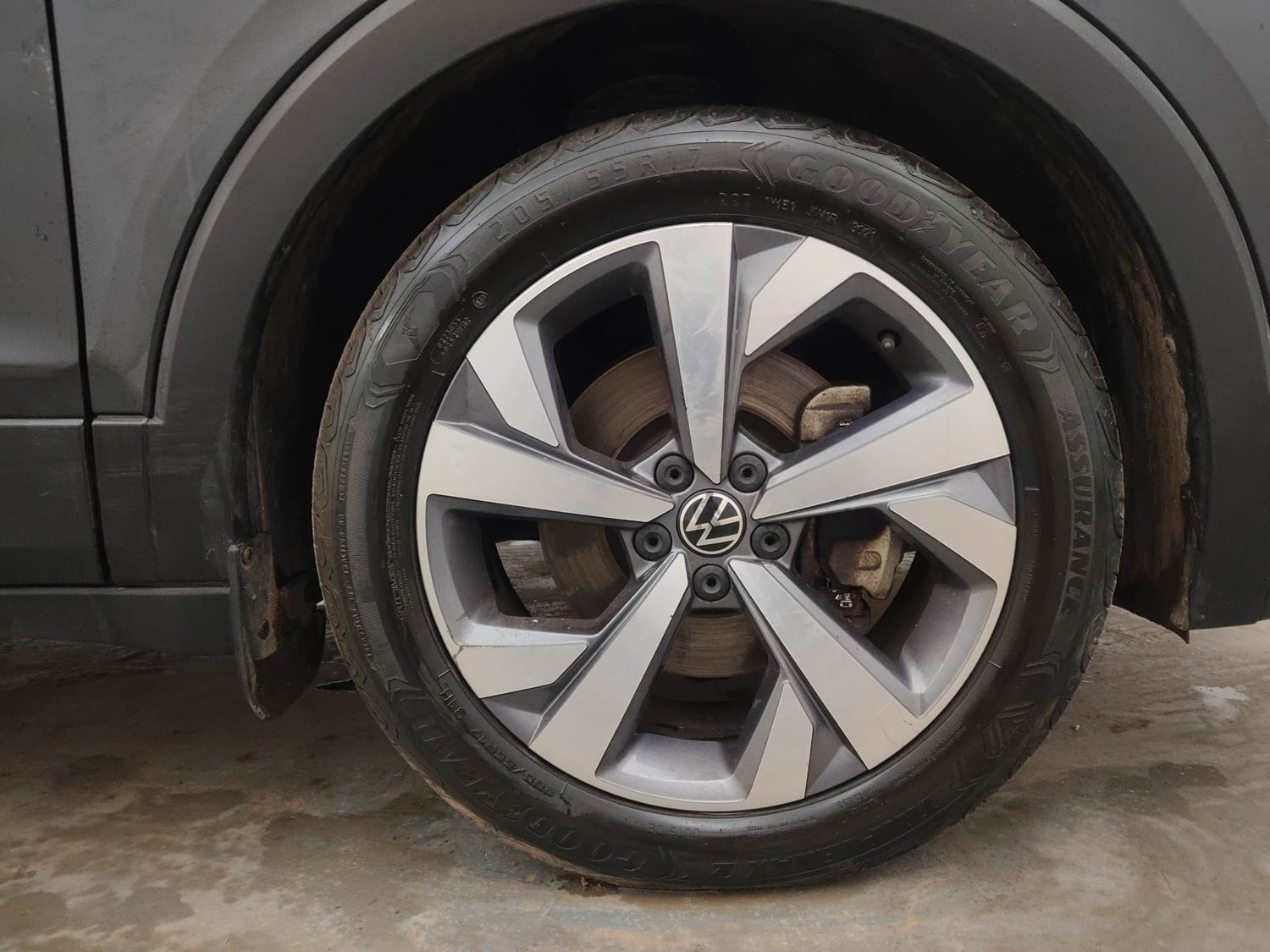Used 2021 Volkswagen Taigun GT 1.5 TSI MT Petrol Manual tyres RIGHT FRONT TYRE RIM VIEW