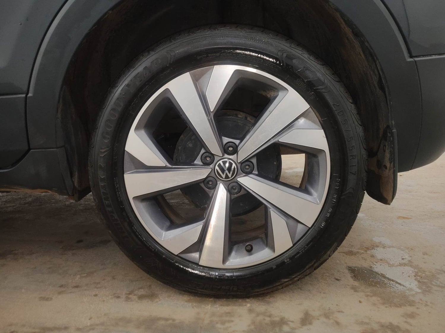 Used 2021 Volkswagen Taigun GT 1.5 TSI MT Petrol Manual tyres LEFT REAR TYRE RIM VIEW