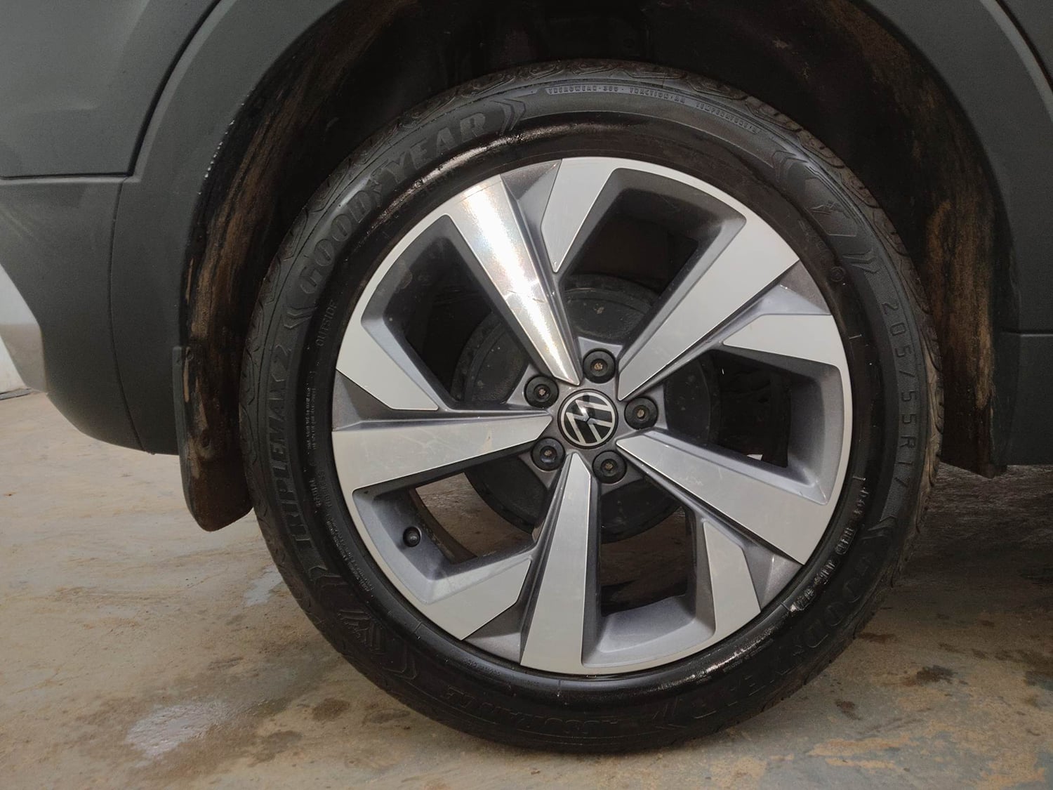 Used 2021 Volkswagen Taigun GT 1.5 TSI MT Petrol Manual tyres RIGHT REAR TYRE RIM VIEW