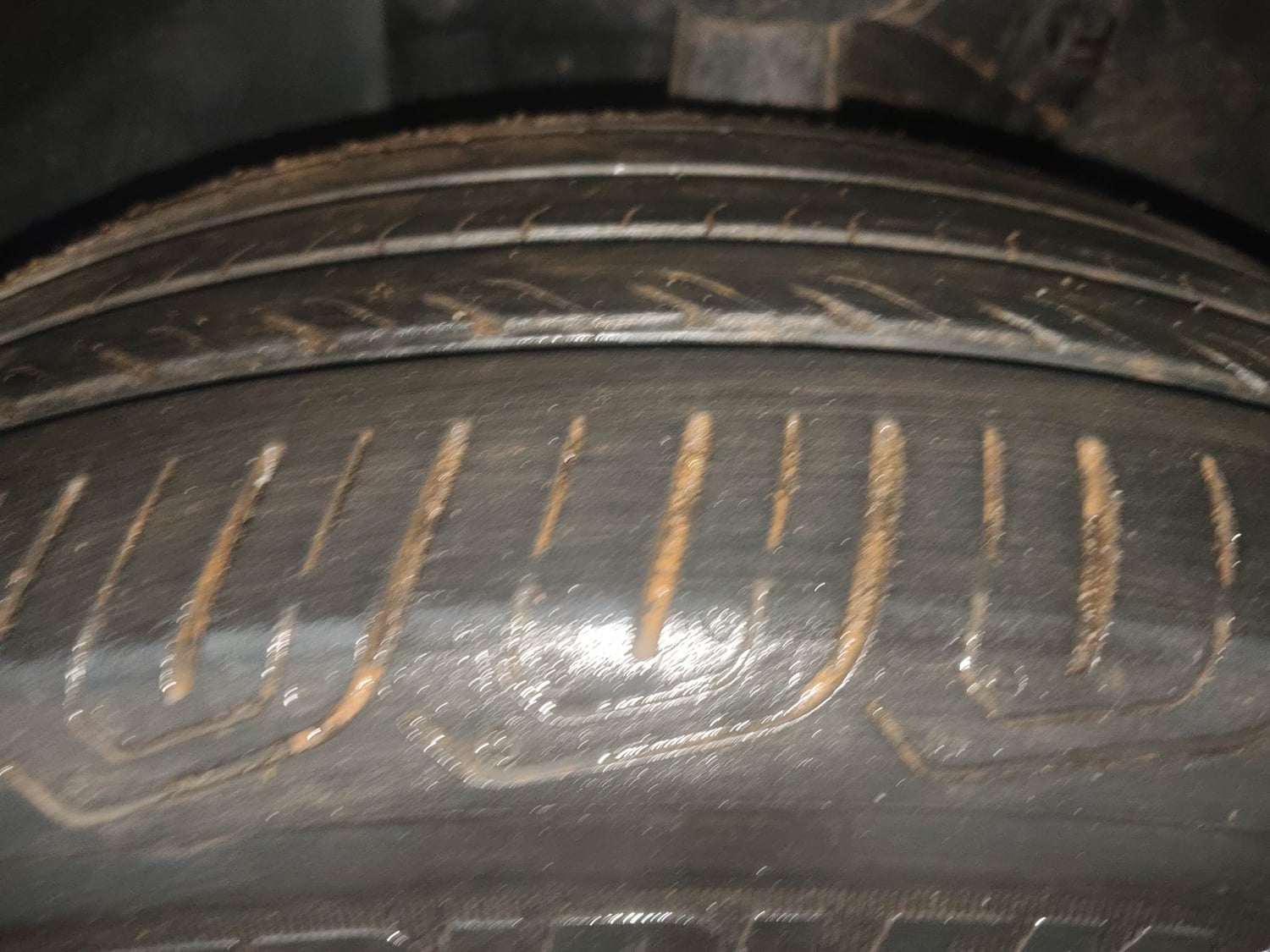 Used 2021 Volkswagen Taigun GT 1.5 TSI MT Petrol Manual tyres LEFT FRONT TYRE TREAD VIEW