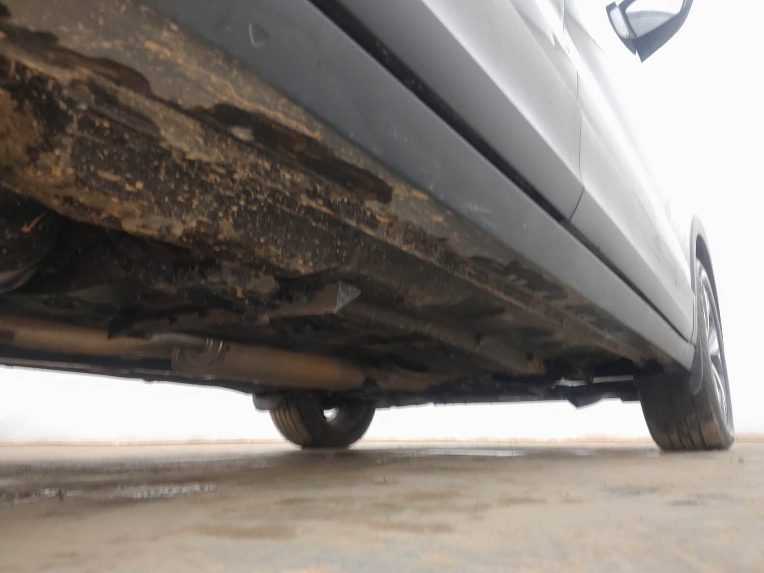 Used 2021 Volkswagen Taigun GT 1.5 TSI MT Petrol Manual extra REAR RIGHT UNDERBODY VIEW