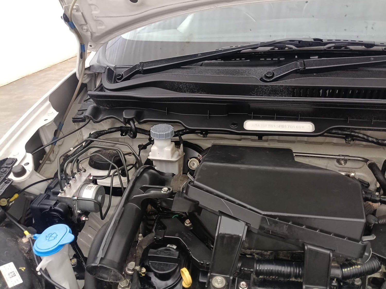 Used 2023 Maruti Suzuki Alto K10 LXi Petrol Manual engine ENGINE RIGHT SIDE HINGE & APRON VIEW
