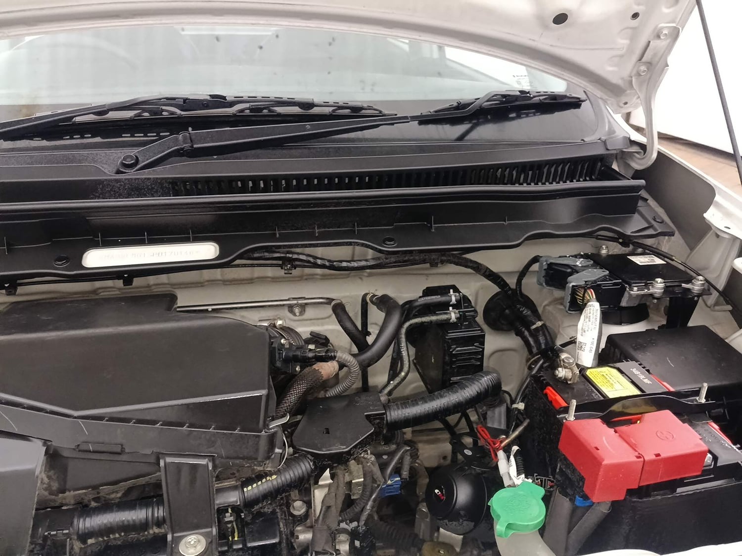 Used 2023 Maruti Suzuki Alto K10 LXi Petrol Manual engine ENGINE LEFT SIDE HINGE & APRON VIEW