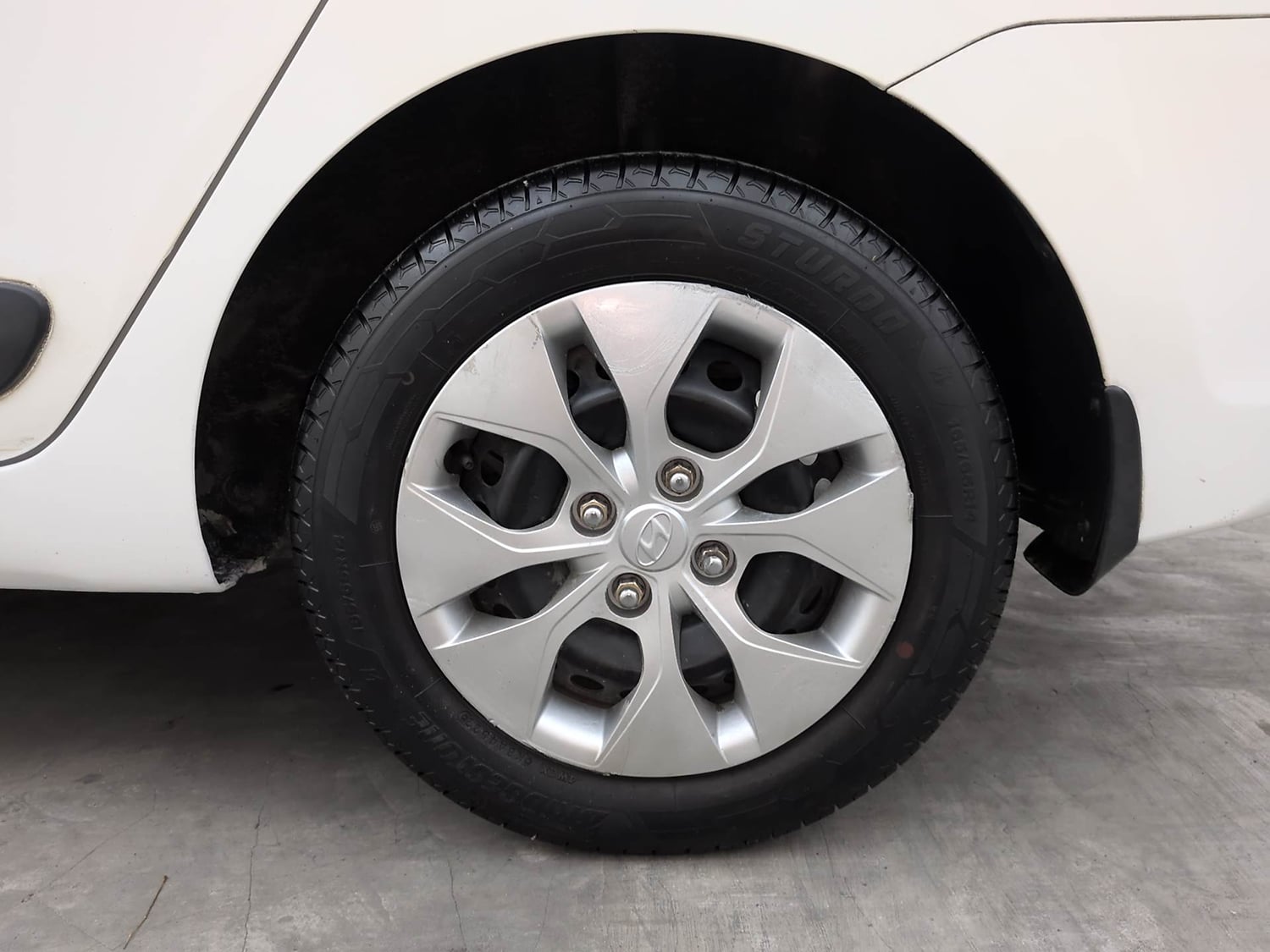 Used 2016 Hyundai Xcent S 1.2 Petrol Manual tyres LEFT REAR TYRE RIM VIEW