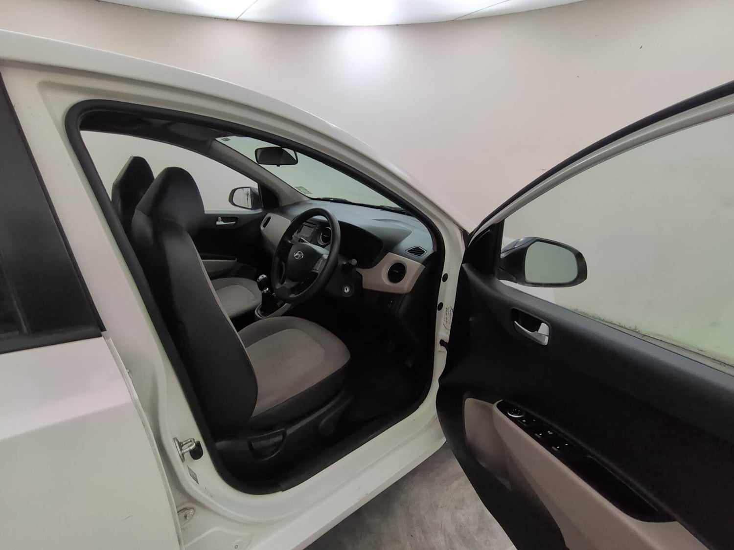 Used 2016 Hyundai Xcent S 1.2 Petrol Manual interior RIGHT SIDE FRONT DOOR CABIN VIEW