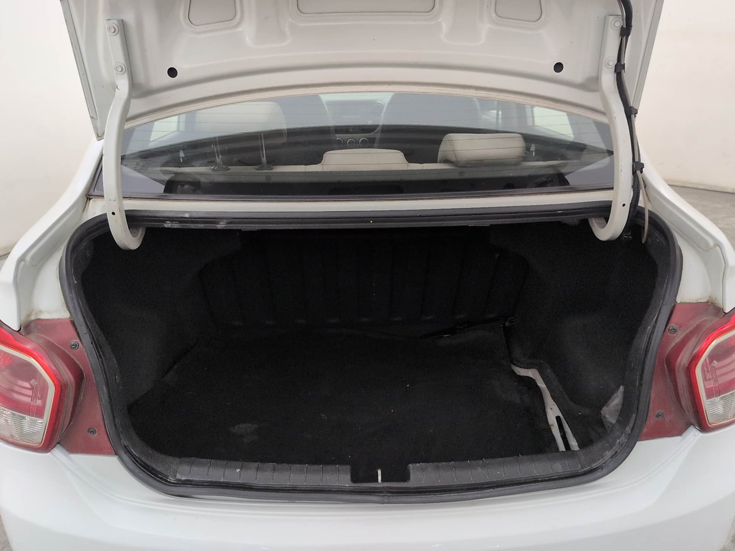 Used 2016 Hyundai Xcent S 1.2 Petrol Manual interior DICKY INSIDE VIEW