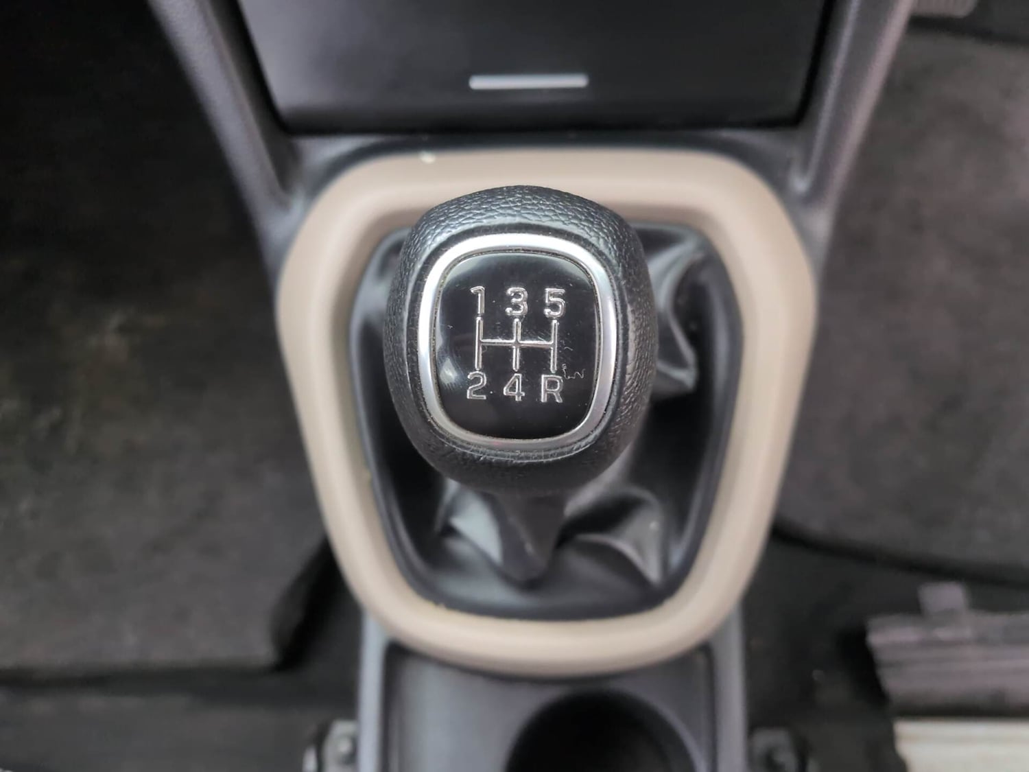 Used 2016 Hyundai Xcent S 1.2 Petrol Manual interior GEAR  KNOB VIEW