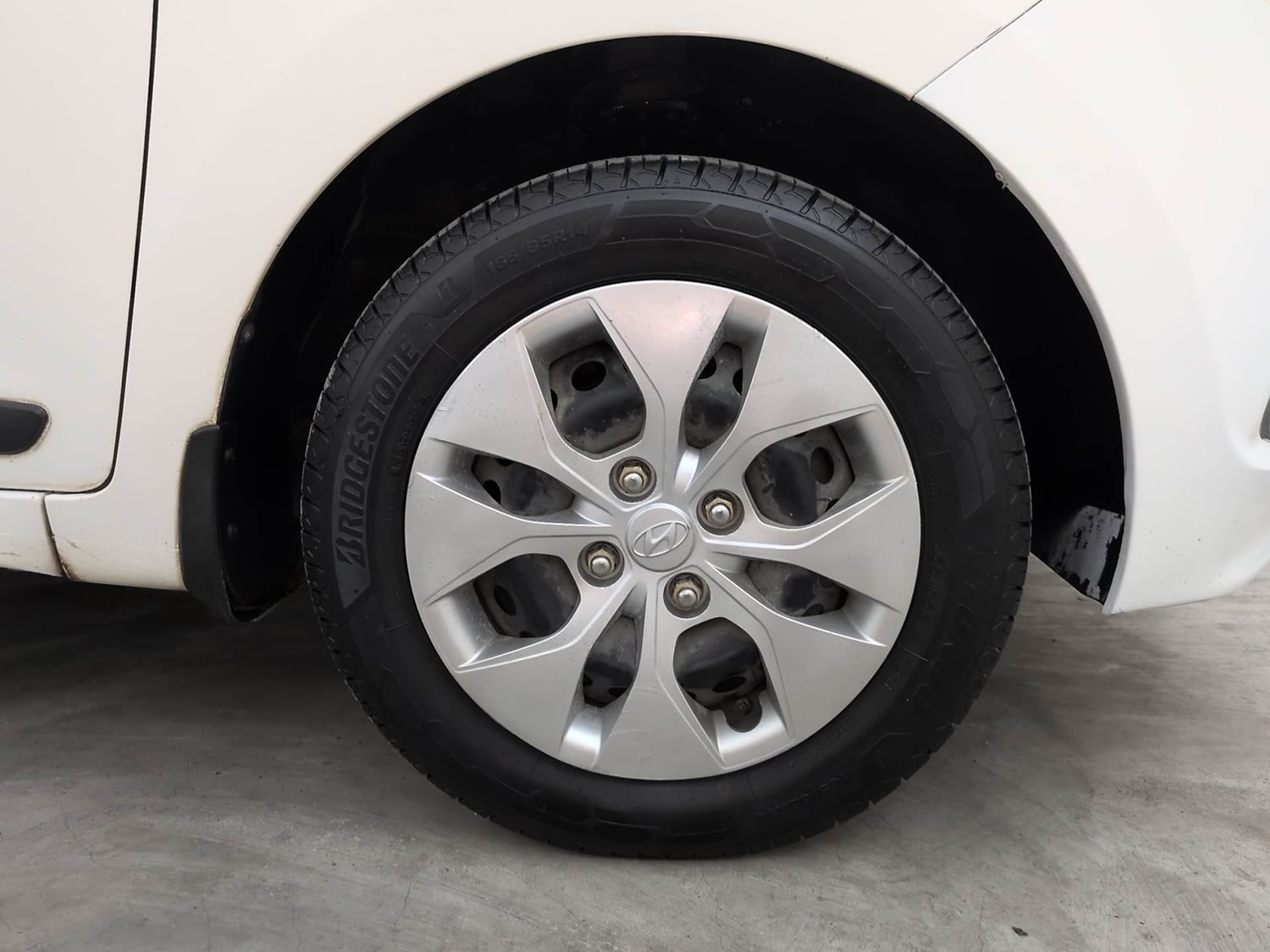 Used 2016 Hyundai Xcent S 1.2 Petrol Manual tyres RIGHT FRONT TYRE RIM VIEW