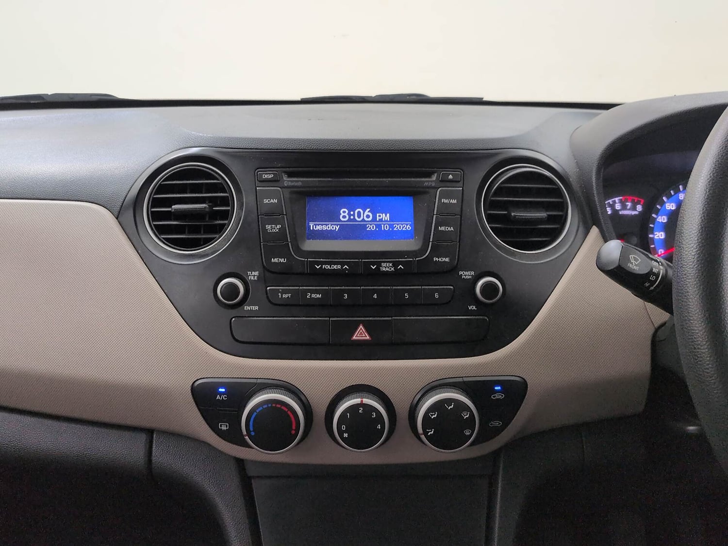 Used 2016 Hyundai Xcent S 1.2 Petrol Manual interior MUSIC SYSTEM & AC CONTROL VIEW