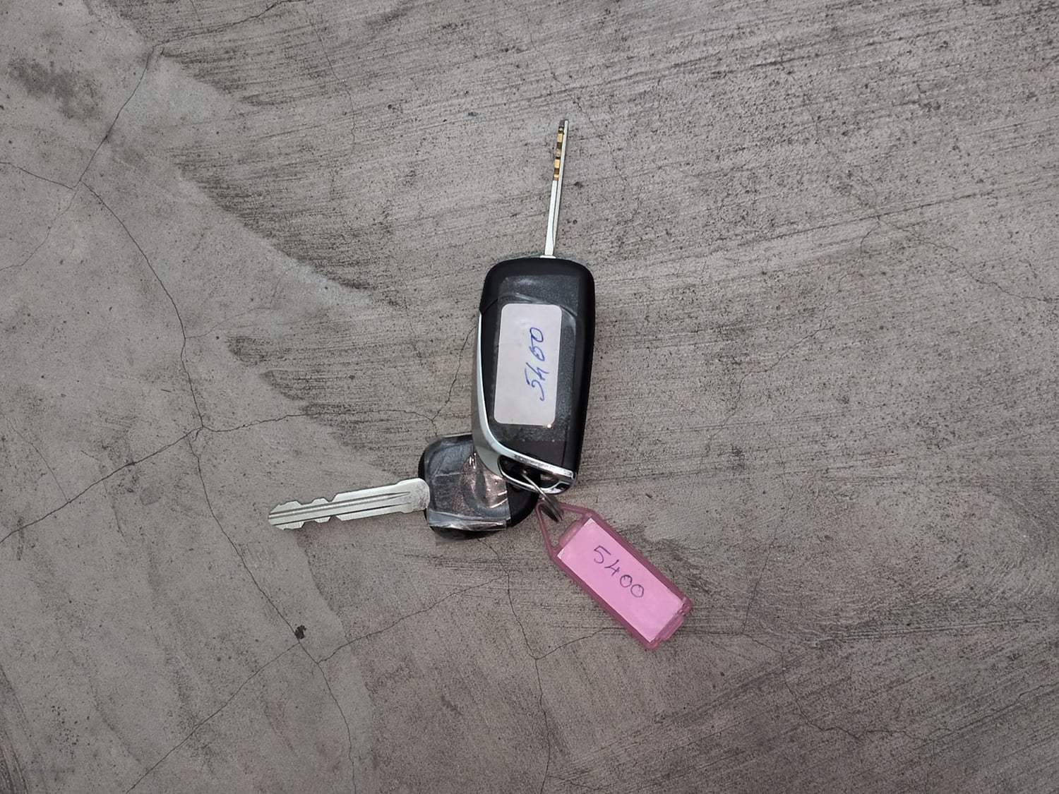 Used 2016 Hyundai Xcent S 1.2 Petrol Manual extra CAR KEY VIEW