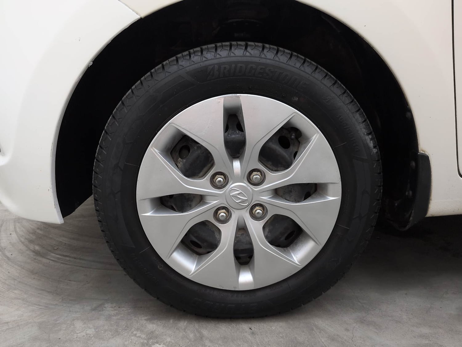 Used 2016 Hyundai Xcent S 1.2 Petrol Manual tyres LEFT FRONT TYRE RIM VIEW
