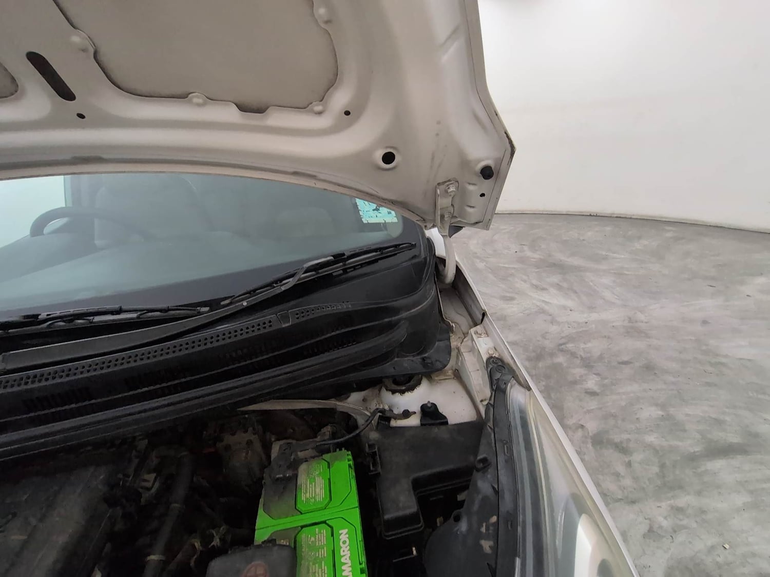 Used 2016 Hyundai Xcent S 1.2 Petrol Manual engine ENGINE LEFT SIDE HINGE & APRON VIEW