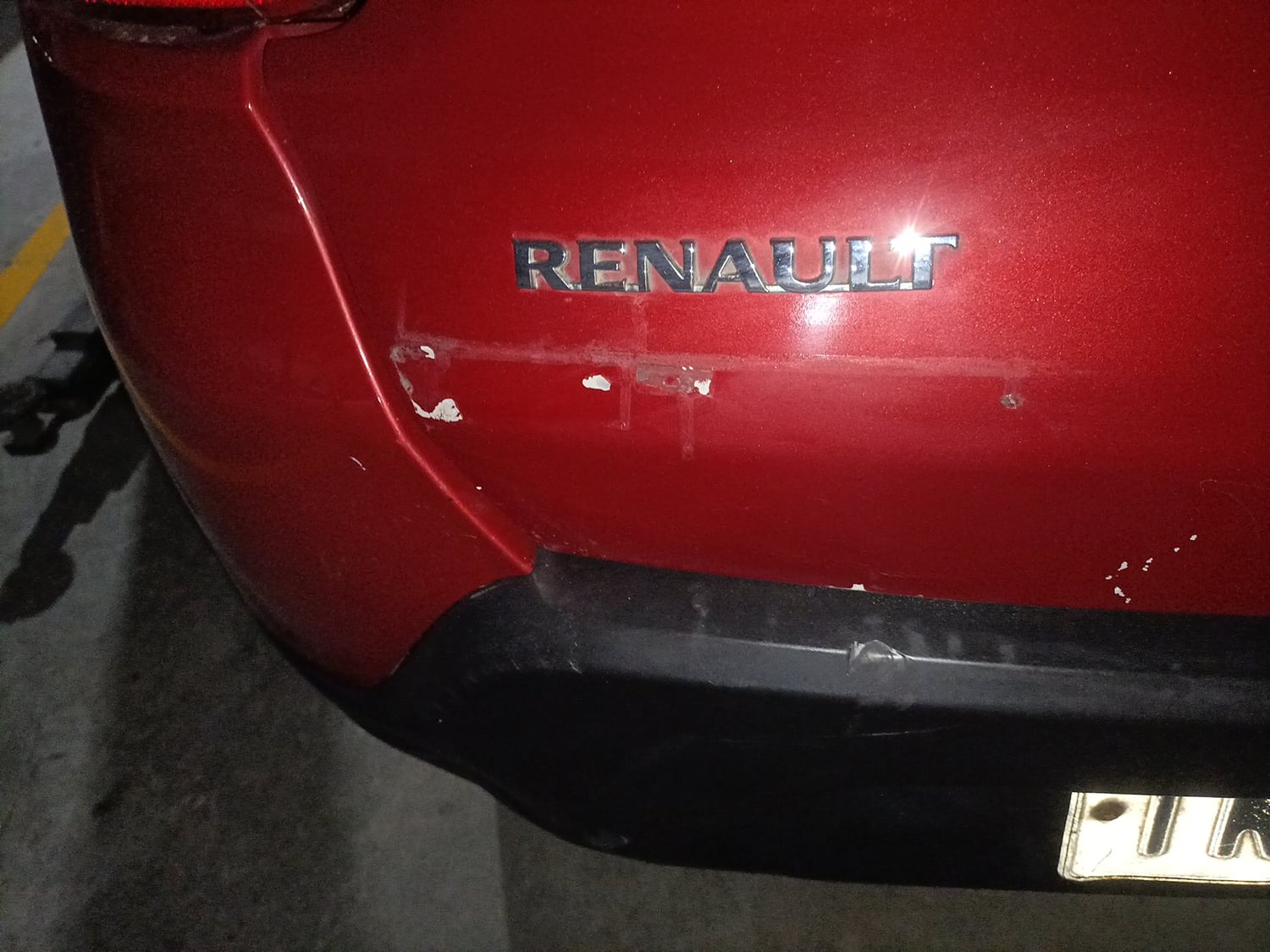Used 2016 Renault Kwid RXT Petrol Manual dents MINOR SCRATCH