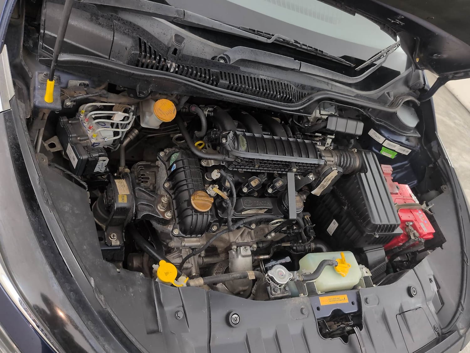 Used 2023 Tata Altroz XZA Petrol Petrol Automatic engine ENGINE RIGHT SIDE VIEW