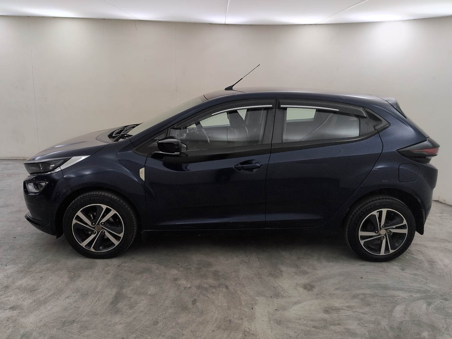 Used 2023 Tata Altroz XZA Petrol Petrol Automatic exterior LEFT SIDE VIEW