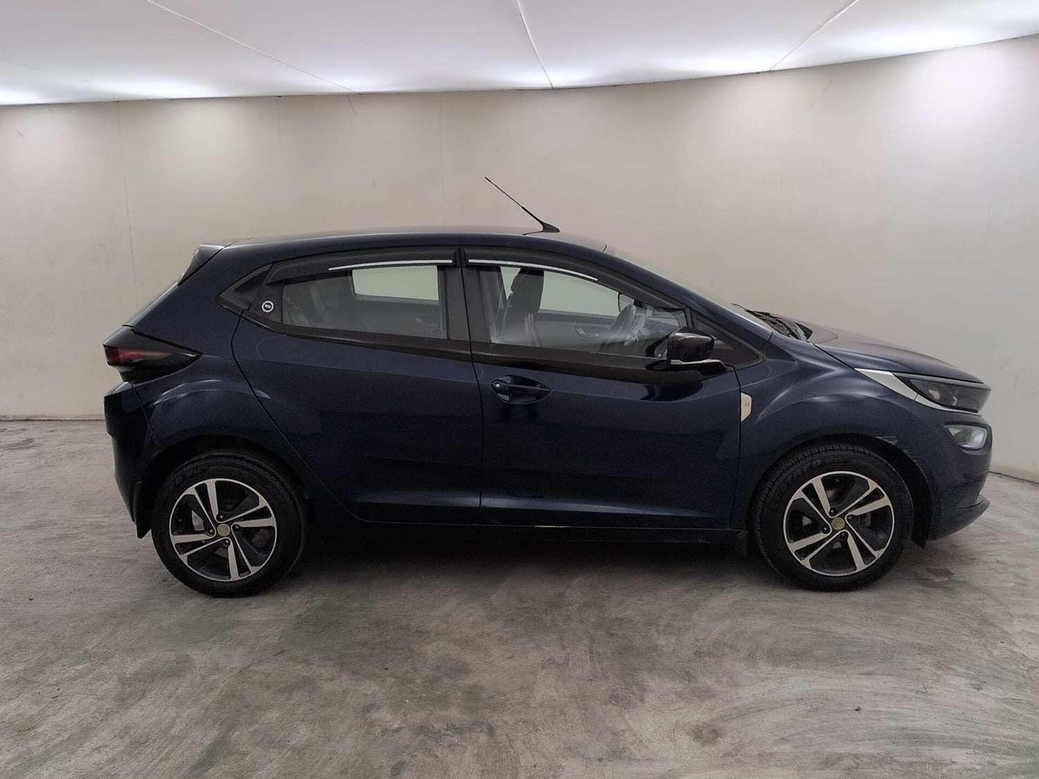 Used 2023 Tata Altroz XZA Petrol Petrol Automatic exterior RIGHT SIDE VIEW