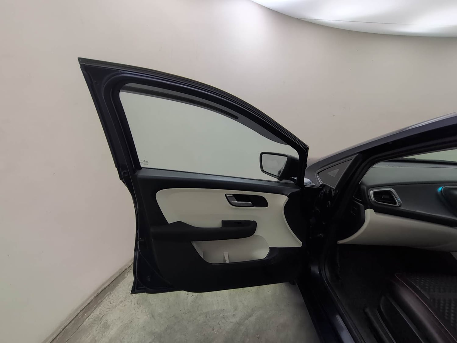 Used 2023 Tata Altroz XZA Petrol Petrol Automatic interior LEFT FRONT DOOR OPEN VIEW
