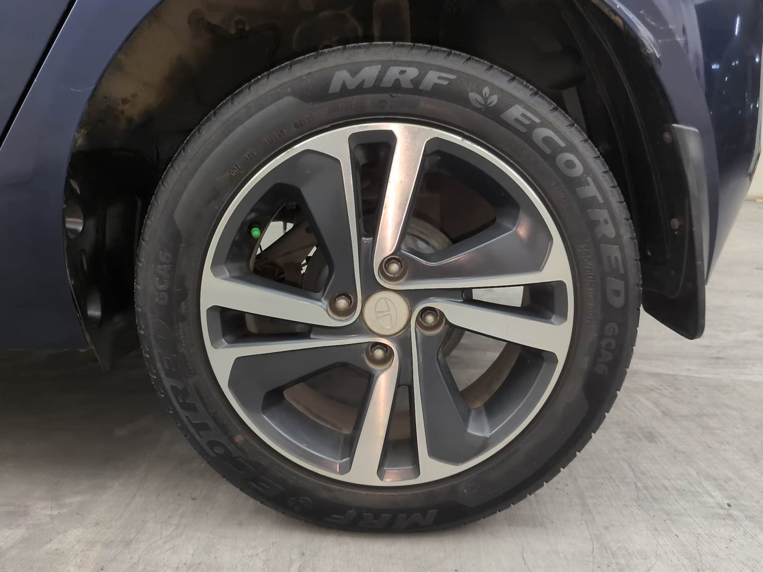 Used 2023 Tata Altroz XZA Petrol Petrol Automatic tyres LEFT REAR TYRE RIM VIEW