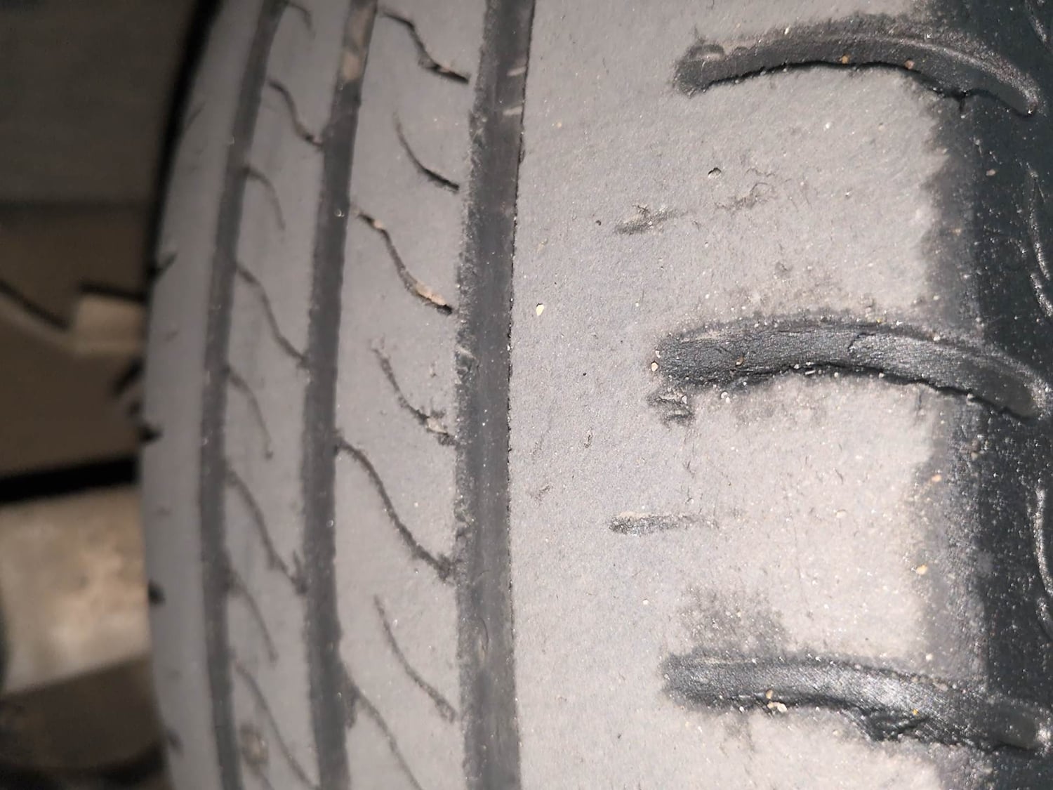 Used 2023 Tata Altroz XZA Petrol Petrol Automatic tyres LEFT FRONT TYRE TREAD VIEW