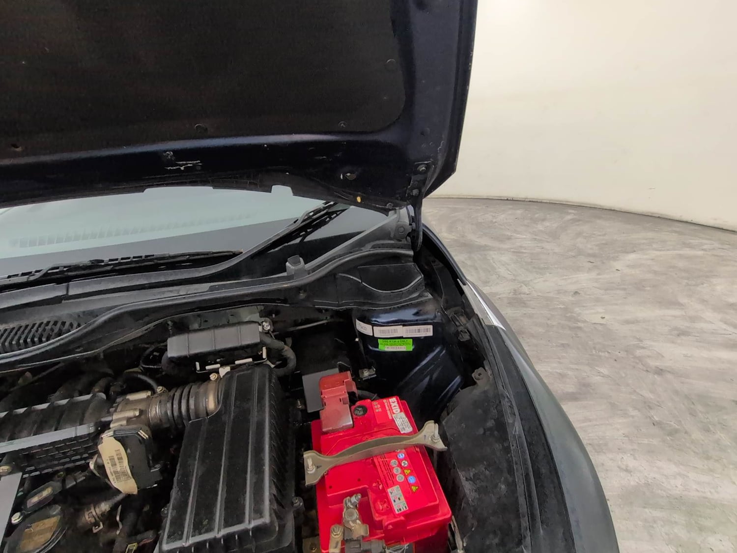 Used 2023 Tata Altroz XZA Petrol Petrol Automatic engine ENGINE LEFT SIDE HINGE & APRON VIEW