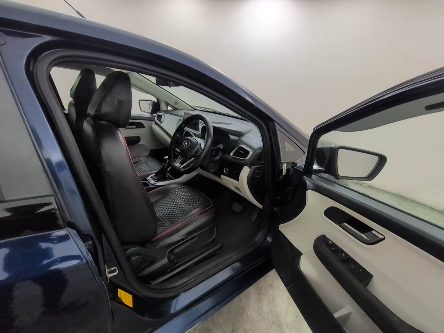 Used 2023 Tata Altroz XZA Petrol Petrol Automatic interior RIGHT SIDE FRONT DOOR CABIN VIEW