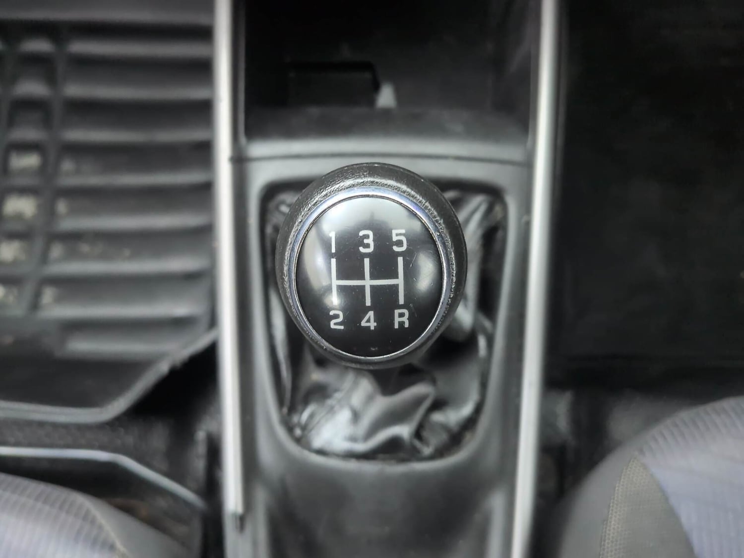 Used 2020 Maruti Suzuki Baleno Zeta Petrol Manual interior GEAR  KNOB VIEW