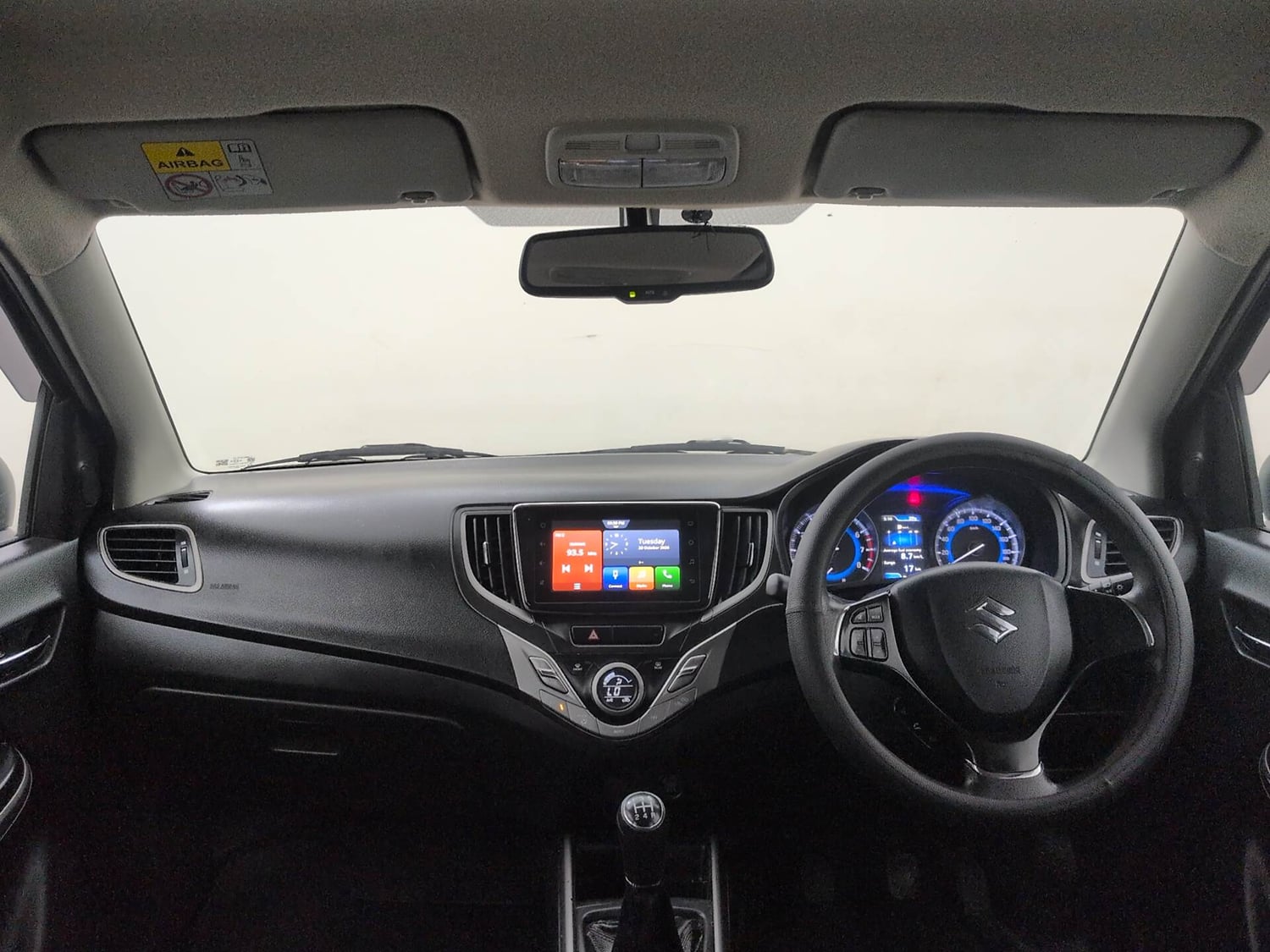 Used 2020 Maruti Suzuki Baleno Zeta Petrol Manual interior DASHBOARD VIEW