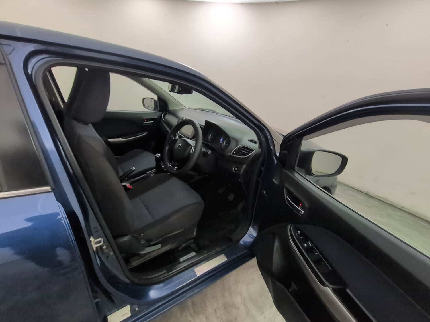 Used 2020 Maruti Suzuki Baleno Zeta Petrol Manual interior RIGHT SIDE FRONT DOOR CABIN VIEW