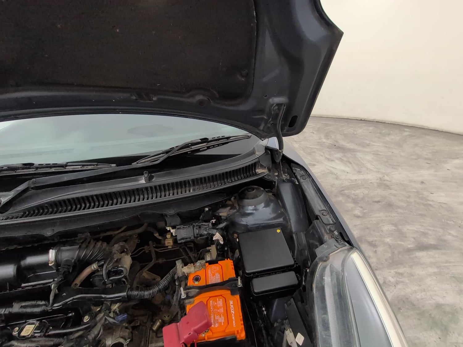 Used 2020 Maruti Suzuki Baleno Zeta Petrol Manual engine ENGINE LEFT SIDE HINGE & APRON VIEW