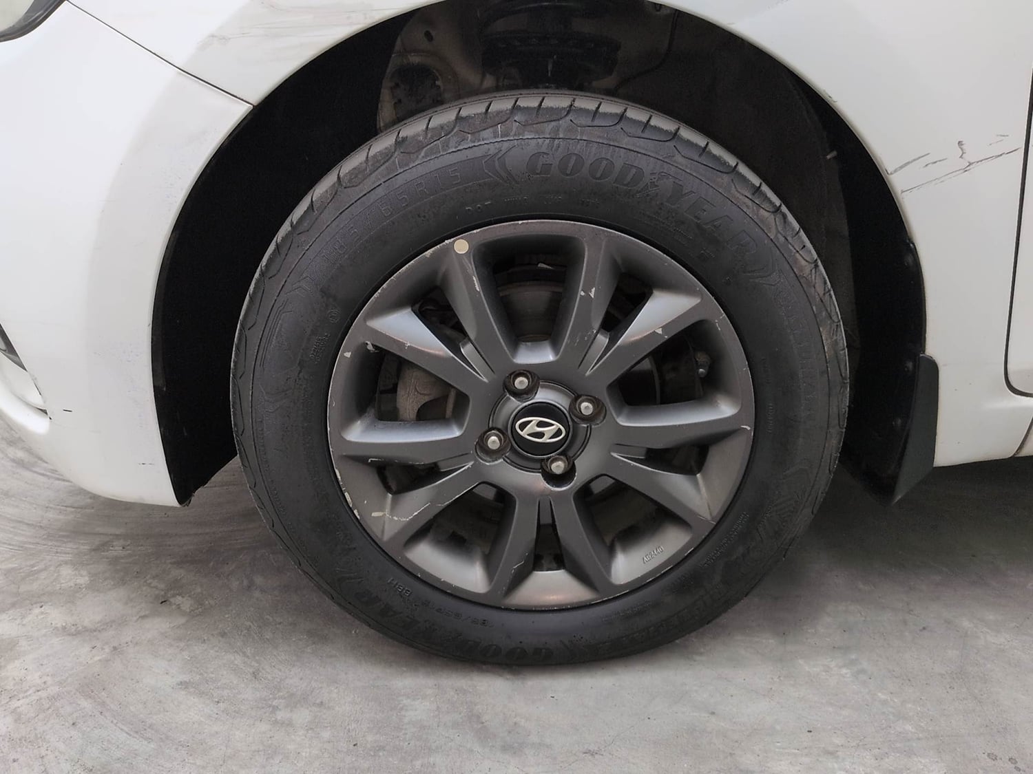 Used 2019 Hyundai Elite i20 Asta 1.2 AT Petrol Automatic tyres LEFT FRONT TYRE RIM VIEW