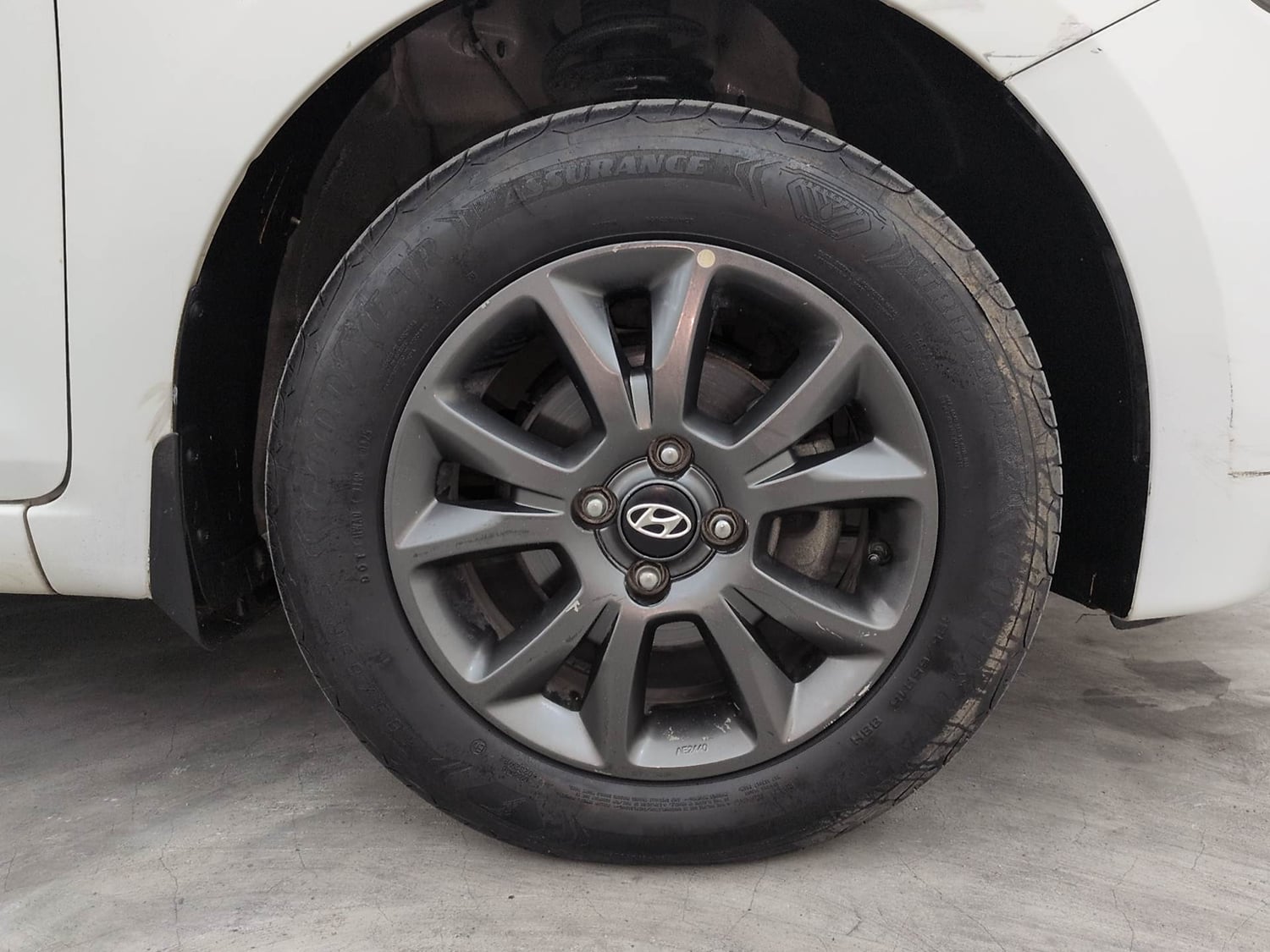 Used 2019 Hyundai Elite i20 Asta 1.2 AT Petrol Automatic tyres RIGHT FRONT TYRE RIM VIEW