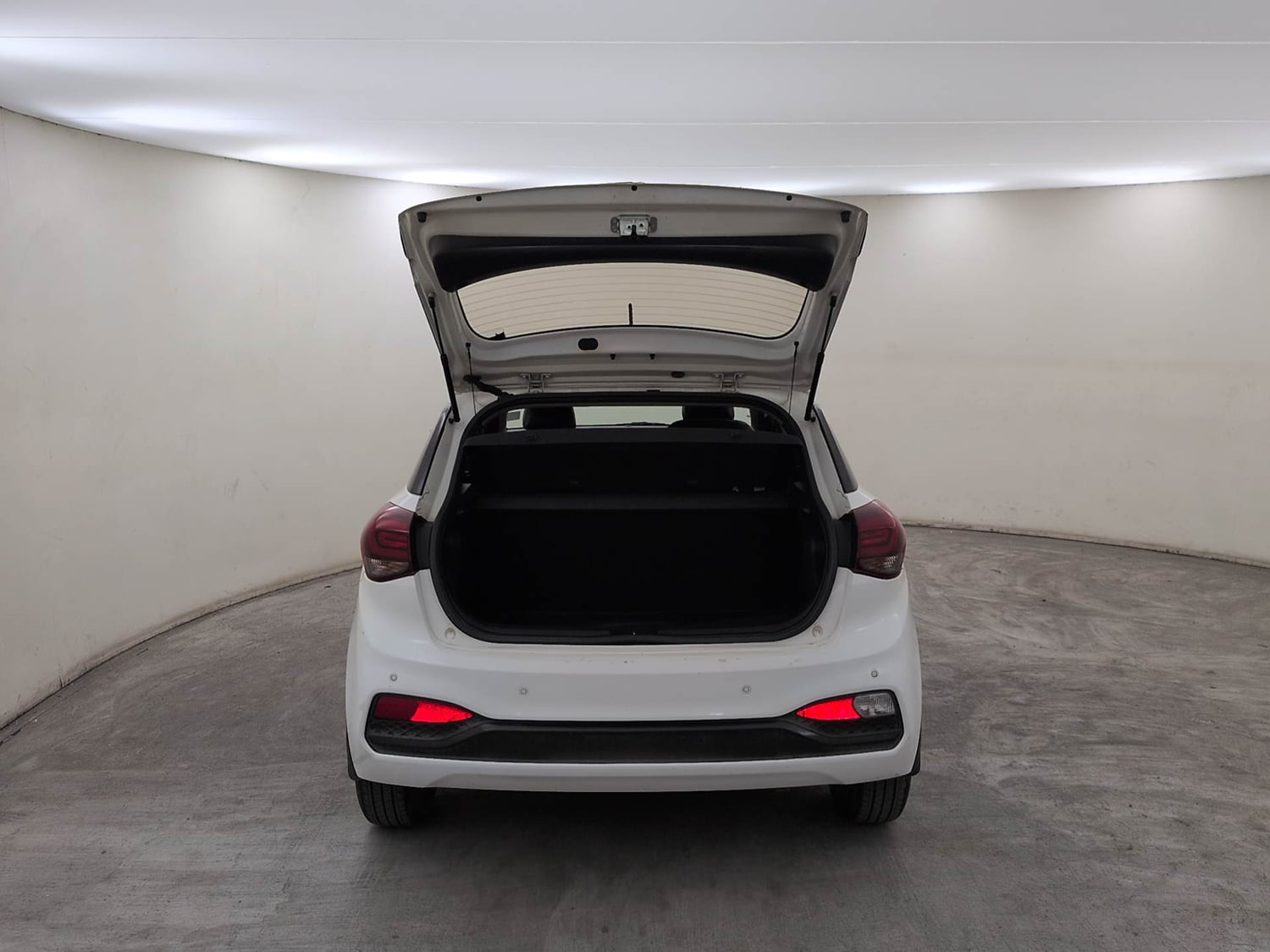Used 2019 Hyundai Elite i20 Asta 1.2 AT Petrol Automatic interior DICKY DOOR OPEN VIEW