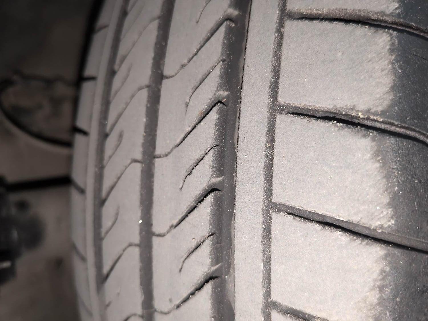 Used 2019 Hyundai Elite i20 Asta 1.2 AT Petrol Automatic tyres LEFT FRONT TYRE TREAD VIEW