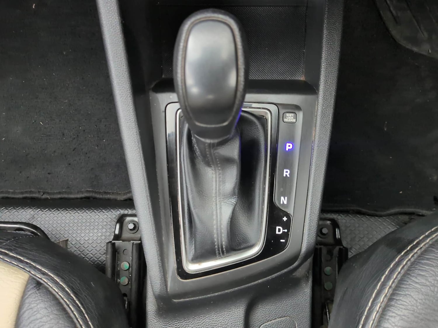 Used 2019 Hyundai Elite i20 Asta 1.2 AT Petrol Automatic interior GEAR  KNOB VIEW