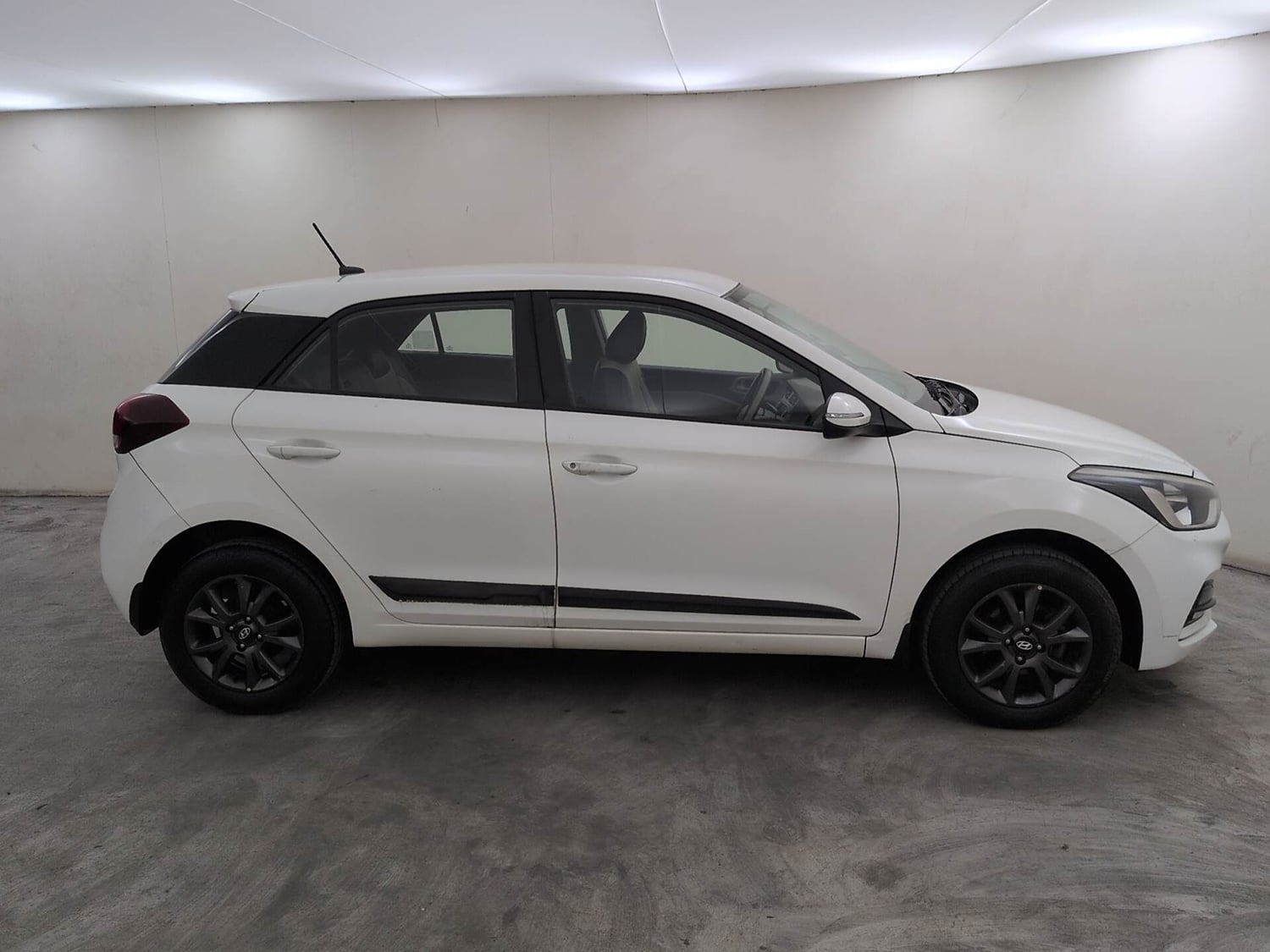 Used 2019 Hyundai Elite i20 Asta 1.2 AT Petrol Automatic exterior RIGHT SIDE VIEW