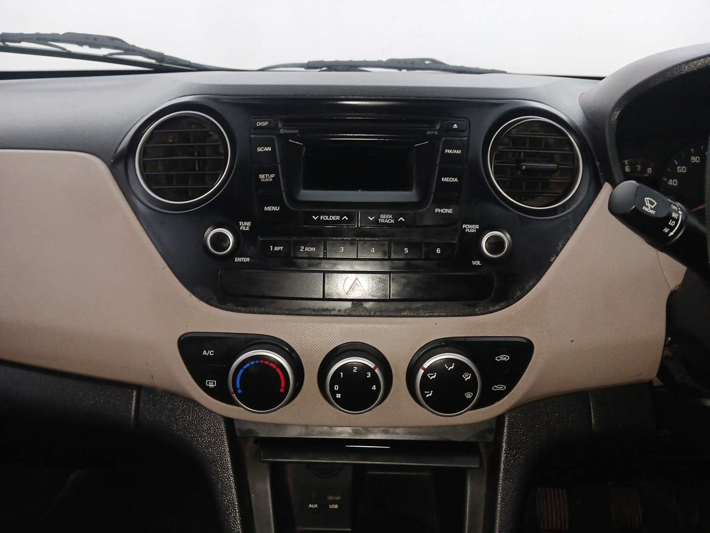 Used 2014 Hyundai Xcent S 1.2 Petrol Manual interior MUSIC SYSTEM & AC CONTROL VIEW