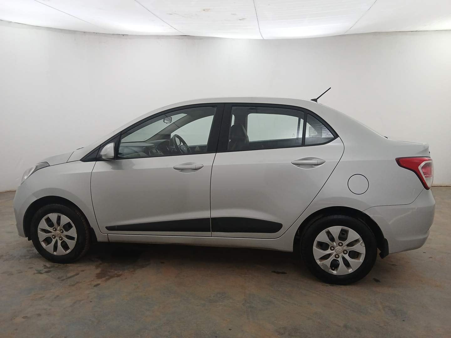 Used 2014 Hyundai Xcent S 1.2 Petrol Manual exterior LEFT SIDE VIEW